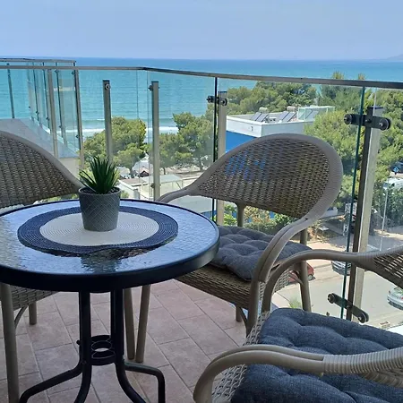 Sea View Apartment *